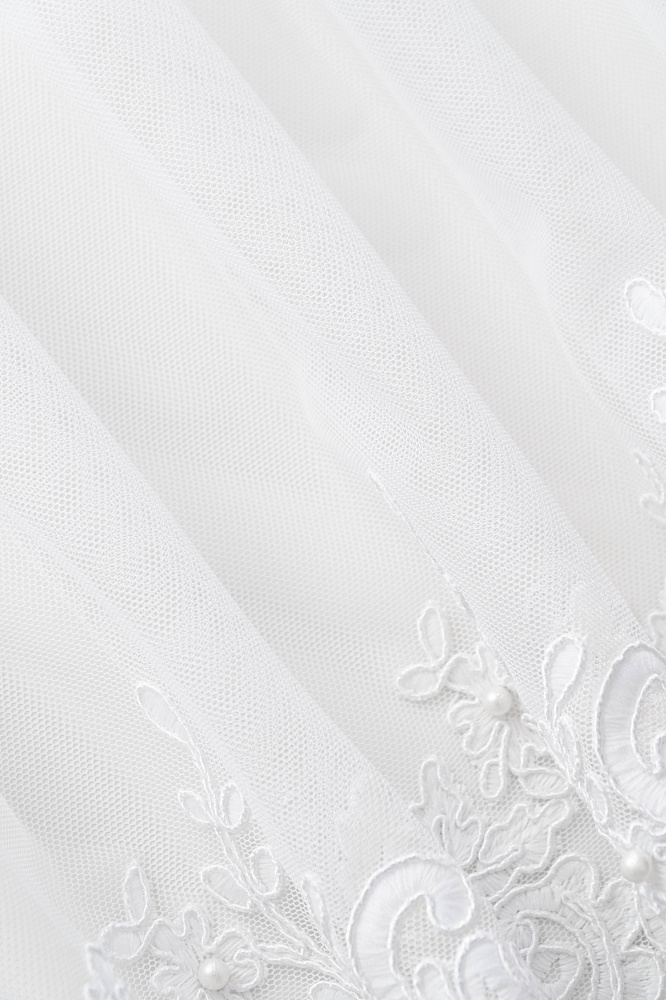 D-S21102-1 Вуаль-сетка Белая с вышивкой и бусинами по низу 500*260